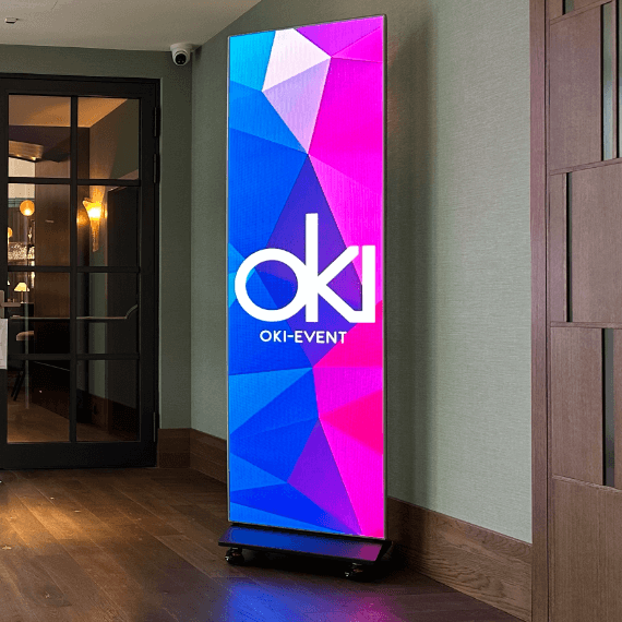 Poster-totem-rollup-LED-multimedialny-wynajem-Poznan